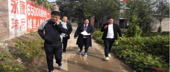 河北天游TY8检测中心信息技术有限公司董事长石建良和公司主要领导到邢台县会宁镇南尚汪村走访慰问贫困户(图2)